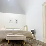 Flame Bed & Breakfast 4*