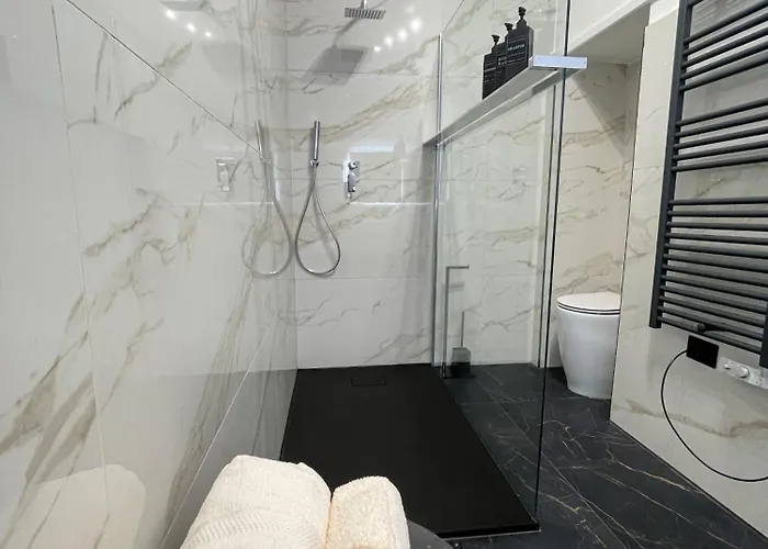 Flame Frühstückspension 4*