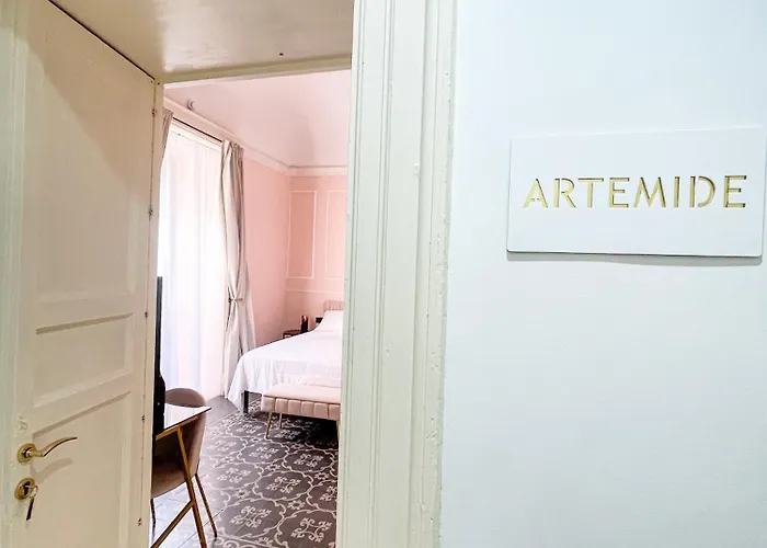 Flame Bed and Breakfast Κατάνια